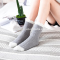 2019 Vente chaude à la maison velours corail sommeil chaud femmes chaussettes floues